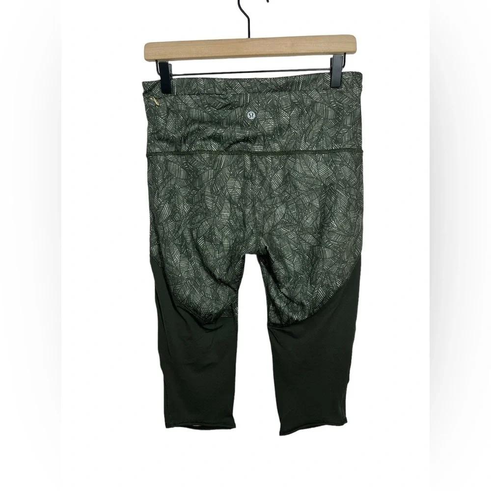Lululemon Breezy Crop Jazzy Gator Full On Luxtreme Leggings Size 8